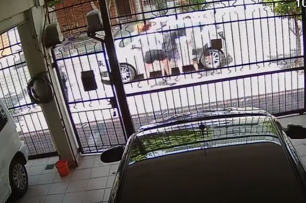 Video: se detuvo a saludar a su sobrina y le robaron el auto en Ciudadela