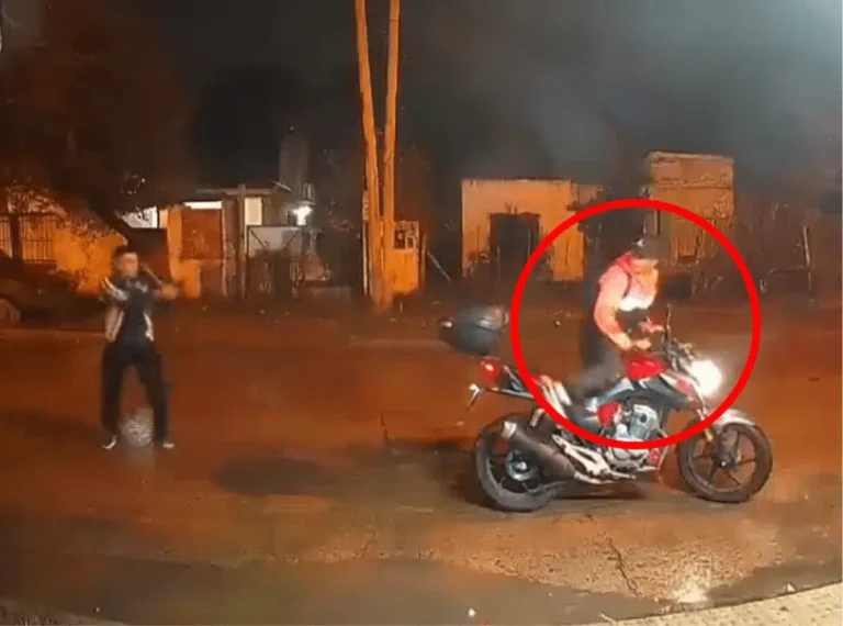 El policía de civil que mató a un ladrón por la espalda seguirá detenido