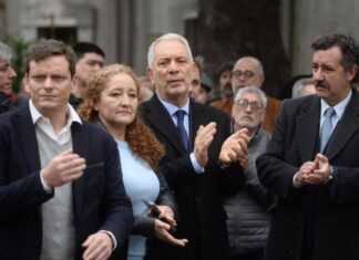 Junto a dirigentes radicales, Alak homenajeó a Ricardo Balbín a 44 años de su fallecimiento
