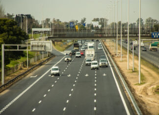Baja la velocidad máxima en la Autopista del Oeste: a cuánto se puede circular
