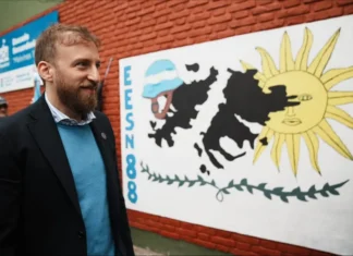 La Secundaria 88 de Banfield elige la memoria: ahora se llama “Malvinas 1982”