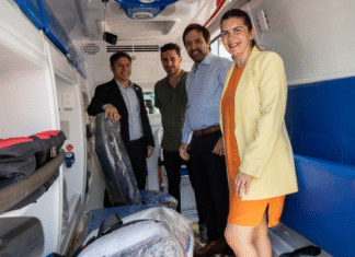 Kicillof, Kreplak y Mariel Fernández entregaron ambulancias en Moreno