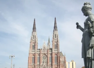 La Plata se prepara para una nueva edición de “La Noche de los Templos”