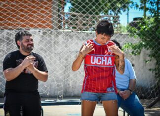 Mayra Mendoza y Tignanelli le pisan el municipio a Valenzuela y visitan un club de barrio