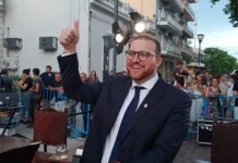 Tiene 27 años, es concejal libertario en Tres de Febrero y recibió 500 millones en créditos del Banco Nación