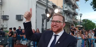 Tiene 27 años, es concejal libertario en Tres de Febrero y recibió 500 millones en créditos del Banco Nación