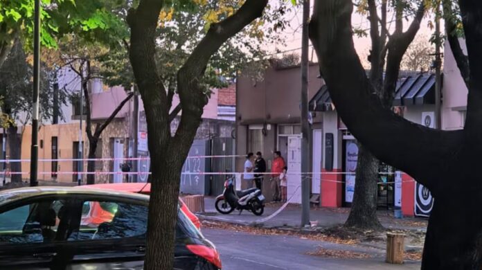 el-ataque-ocurrio-en-un-cotillon-ubicado-en-calle-37-entre-9-y-10-en-la-plata-foto-gentileza-el-dia-BFXRQ5FWQRB27ARIRNRD2PGPIA