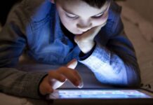 Familias de Avellaneda se organizan para retrasar el acceso a los ‘smartphones’