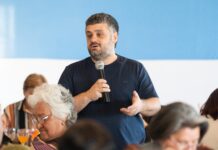 Tignanelli se reunió con jubilados de La Matanza: “Milei recorta remedios y juega con la vida”